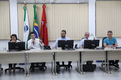 Para atender a exigência do Tribunal de Contas do Estado do Paraná, o plenário da Câmara de Londrina aprovou, em primeiro turno, na última terça (29), o PR nº 4/2023, proposto pela Mesa Executiva, que estabelece normas para a concessão de diárias a vereadores e servidores em viagens trabalho.